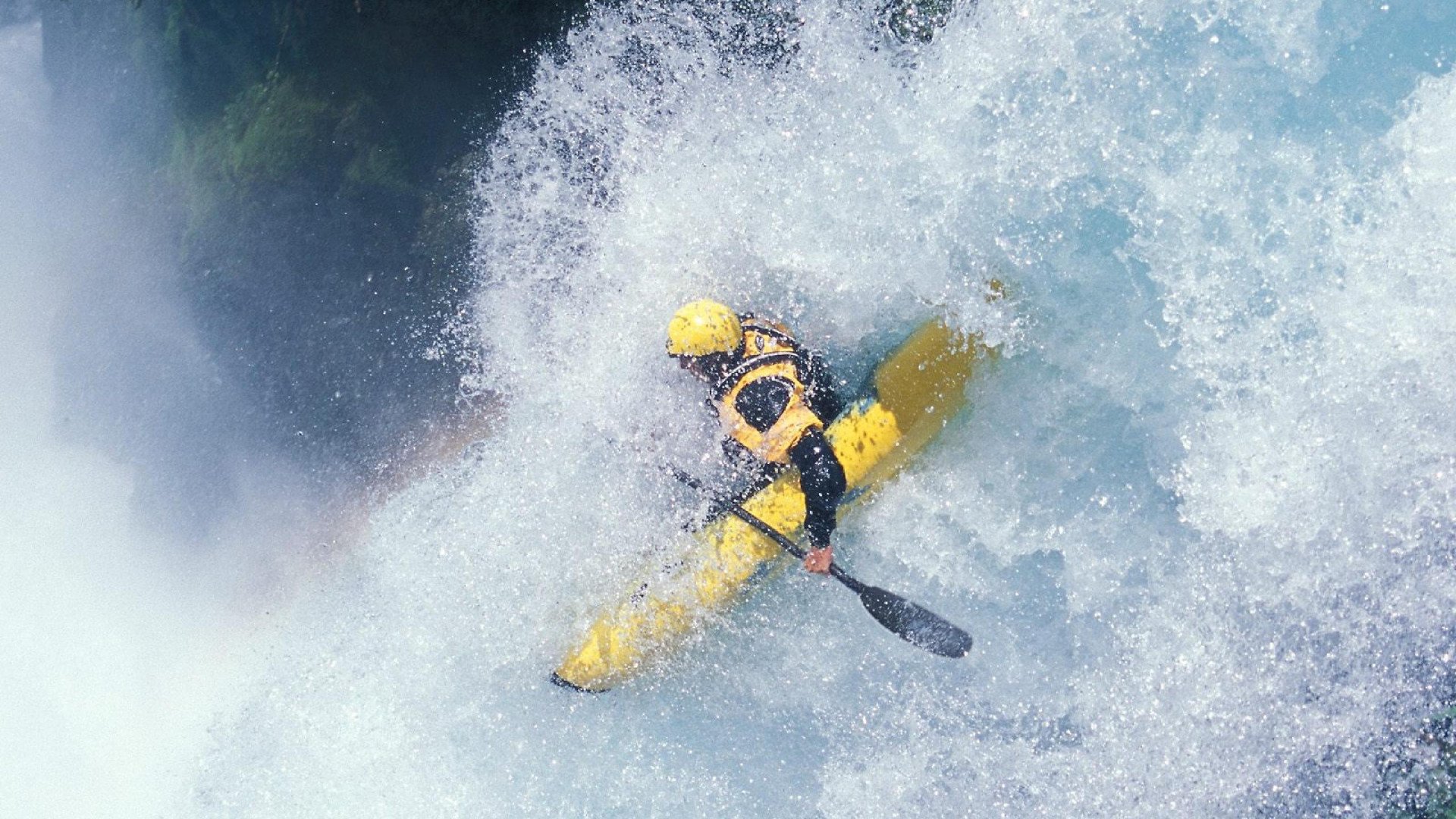 体育世界的平行叙事，当撕裂之城遇见CBA与欧冠的夜晚，撕裂之城碰撞CBA欧冠夜，体育世界的平行叙事